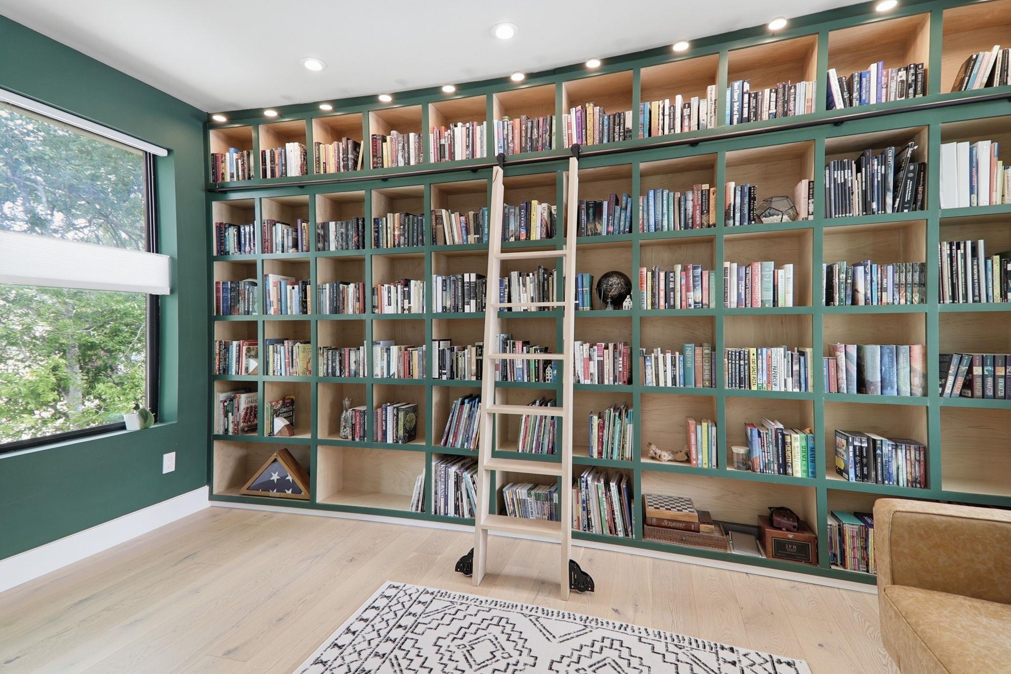 201 Kahana Ln, Bastrop, TX 78602