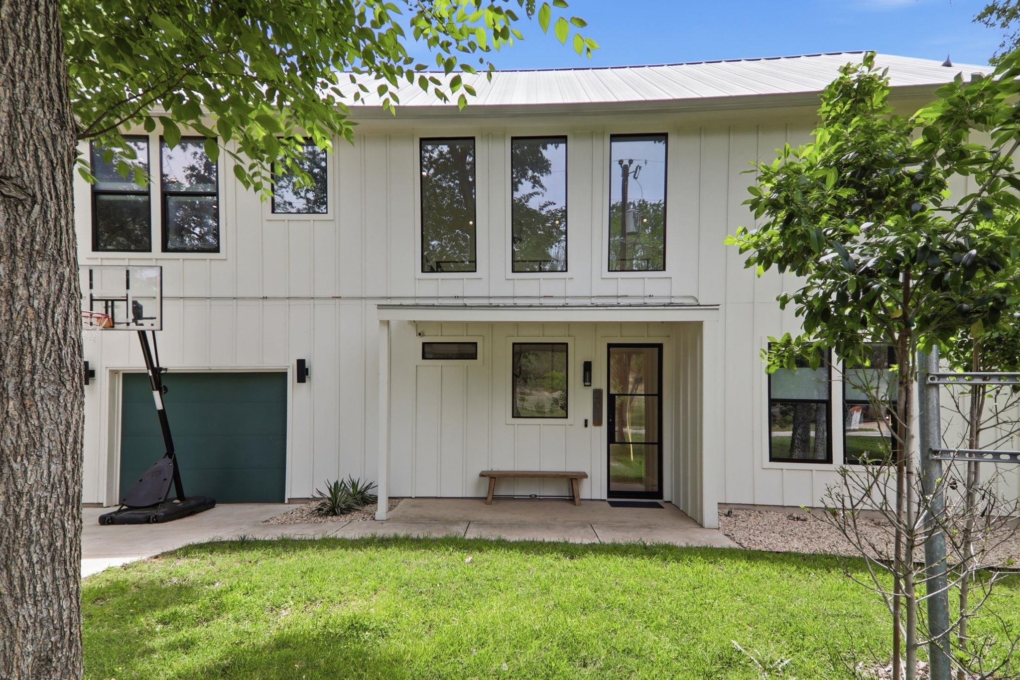 201 Kahana Ln, Bastrop, TX 78602