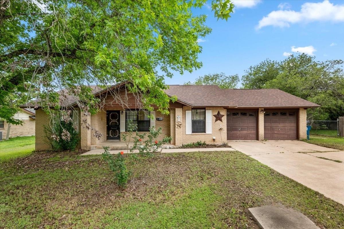 310 McClendon Dr, Elgin, TX 78621