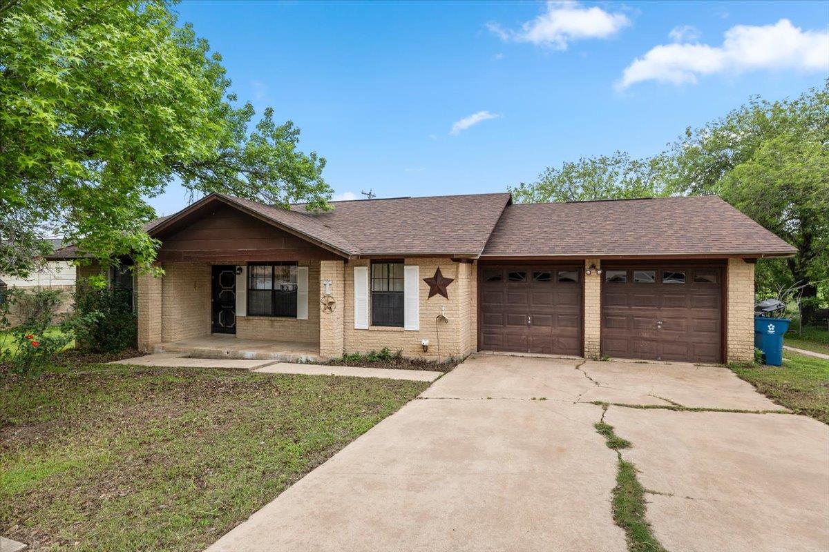 310 McClendon Dr, Elgin, TX 78621