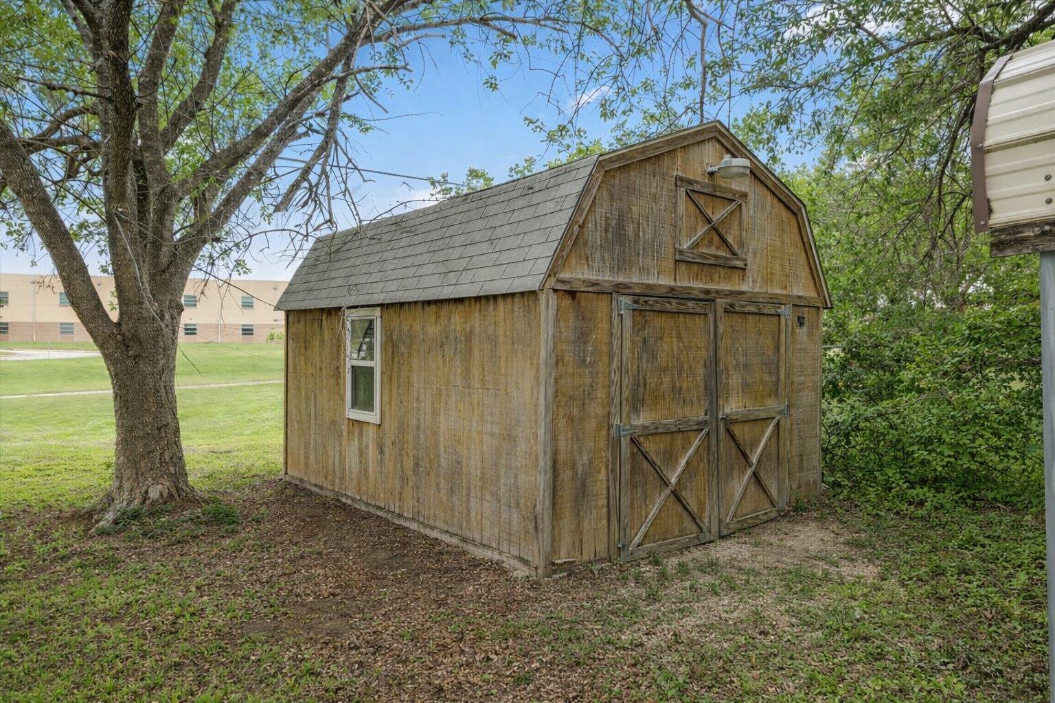 310 McClendon Dr, Elgin, TX 78621