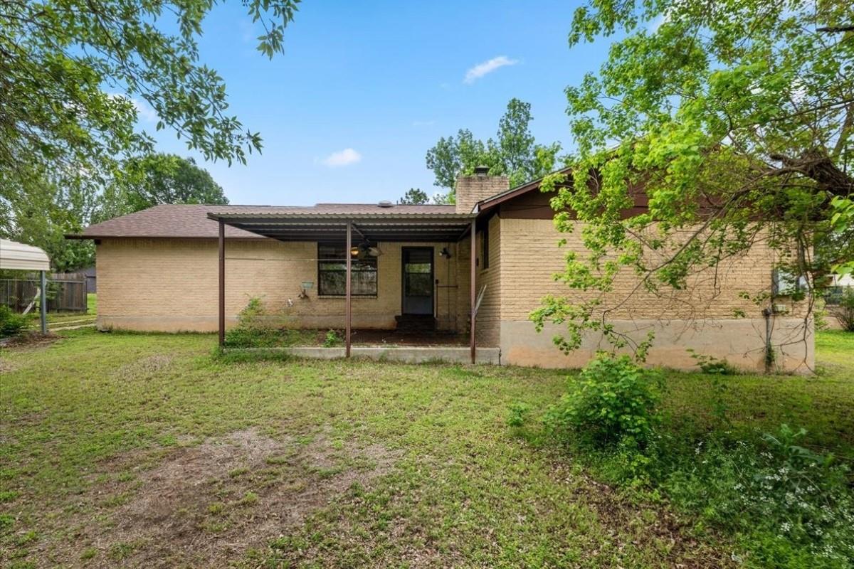 310 McClendon Dr, Elgin, TX 78621