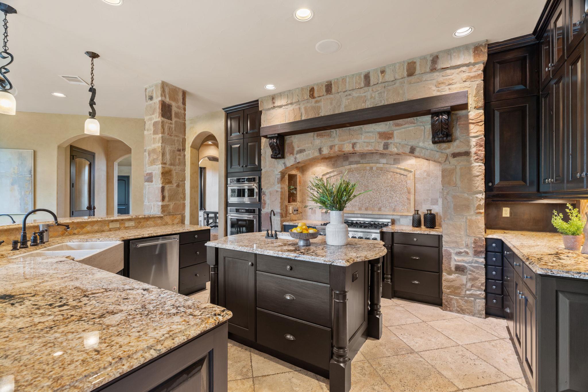 206 BELLA CIMA Dr, Austin, TX 78734
