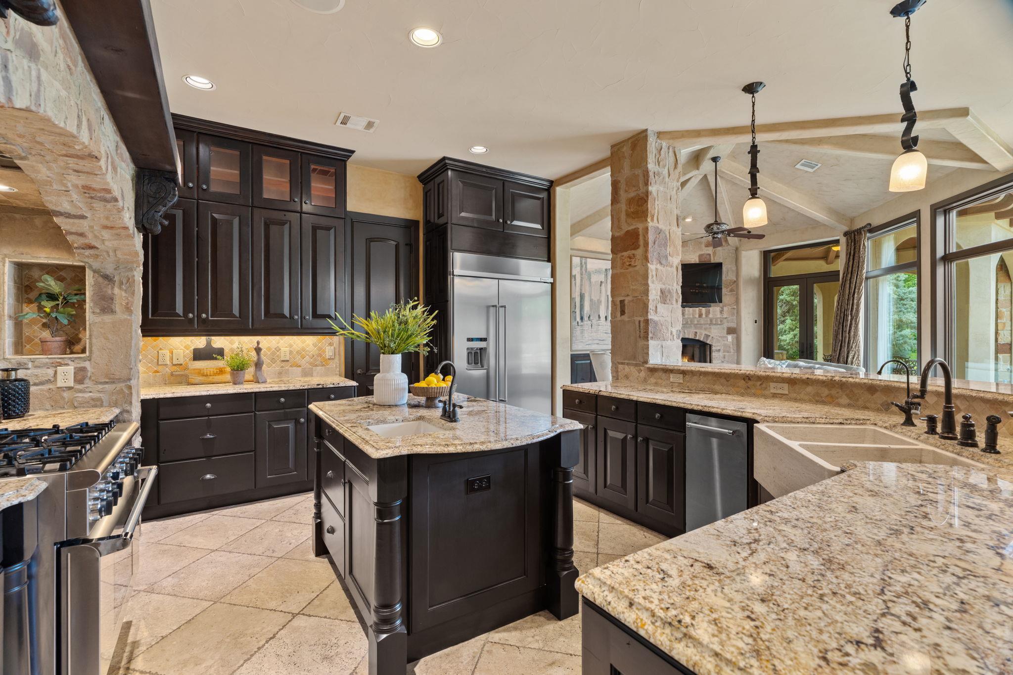 206 BELLA CIMA Dr, Austin, TX 78734