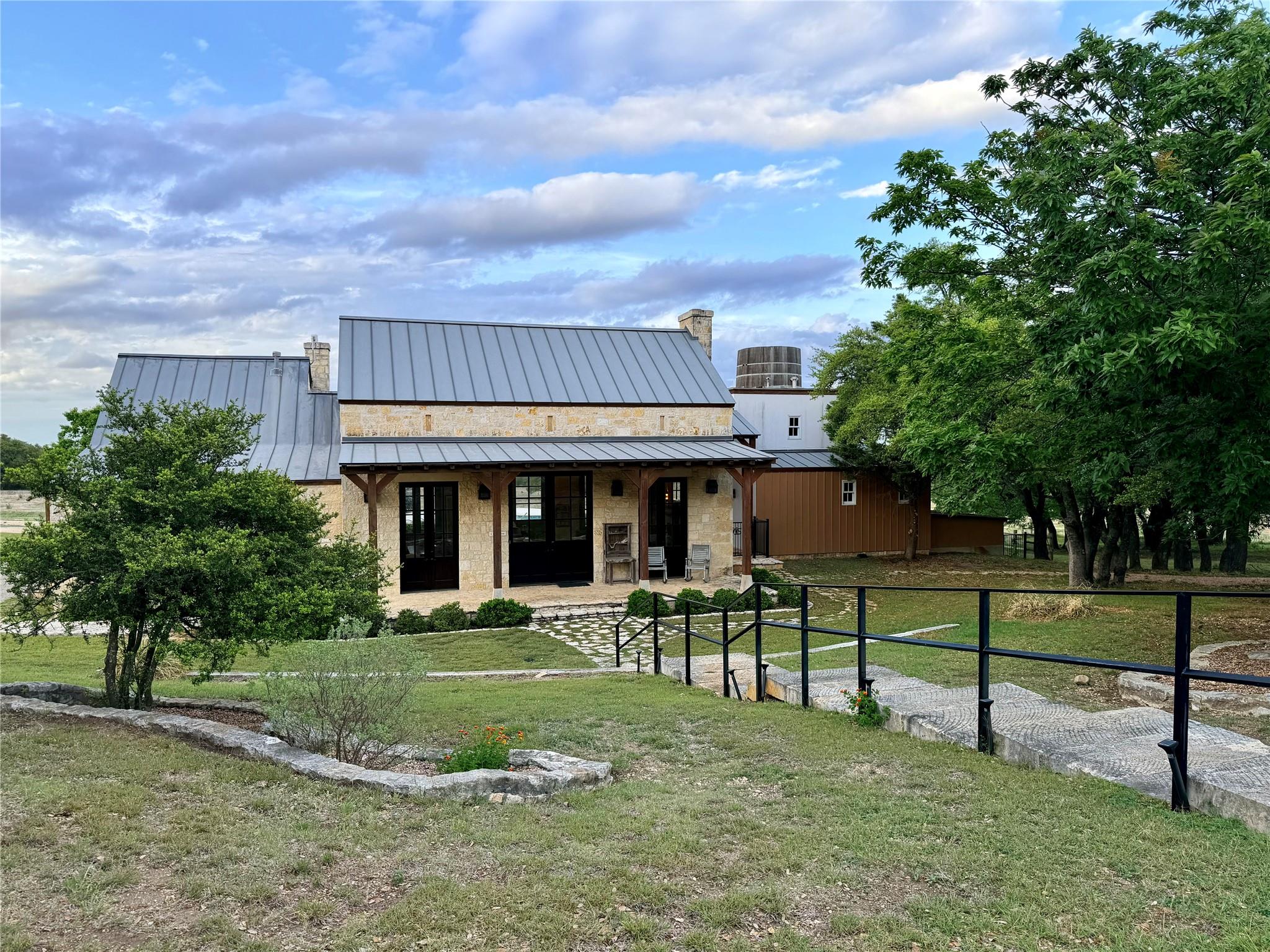 768 N Walnut Springs Rd, Johnson City, TX 78636