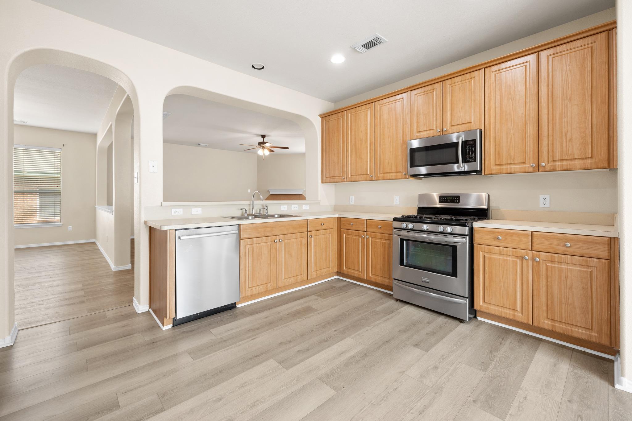 306 Olmos Dr, Leander, TX 78641