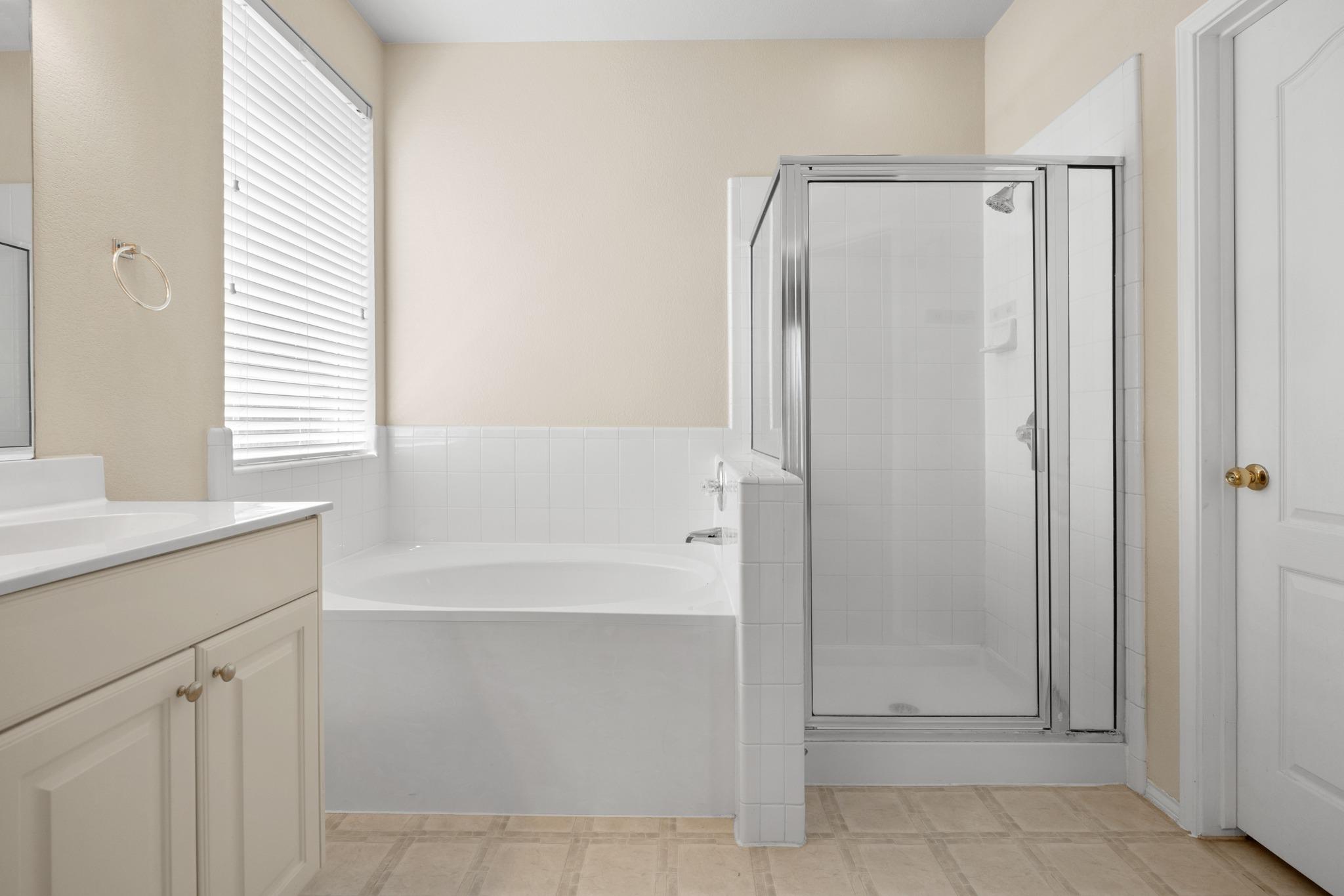 306 Olmos Dr, Leander, TX 78641