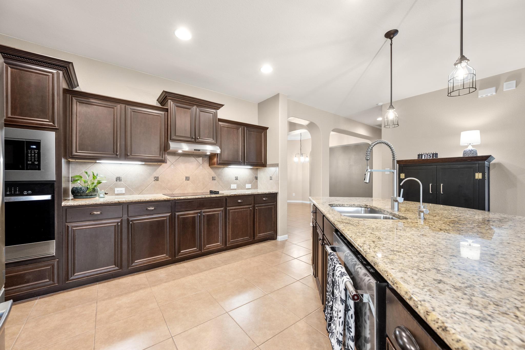 19925 Needle Pine Dr, Round Rock, TX 78664