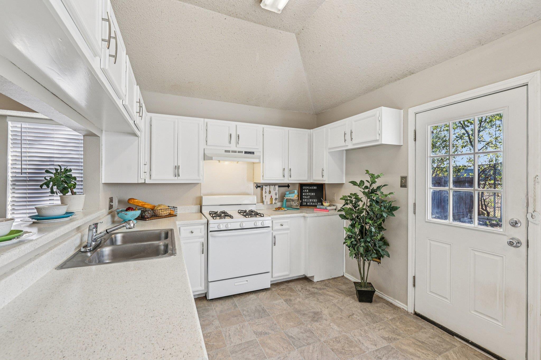 1503 Lantana Dr, Round Rock, TX 78664