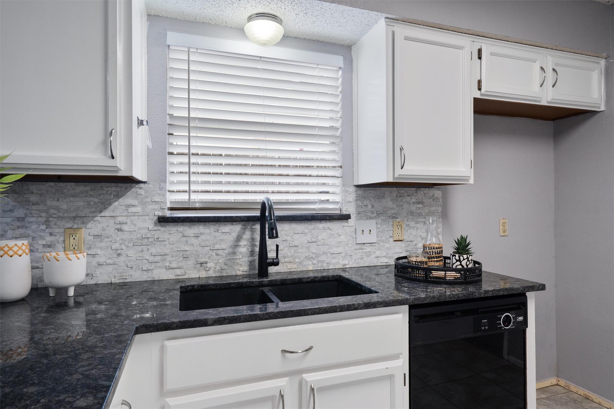 701 Riverwood Dr, Cedar Park, TX 78613