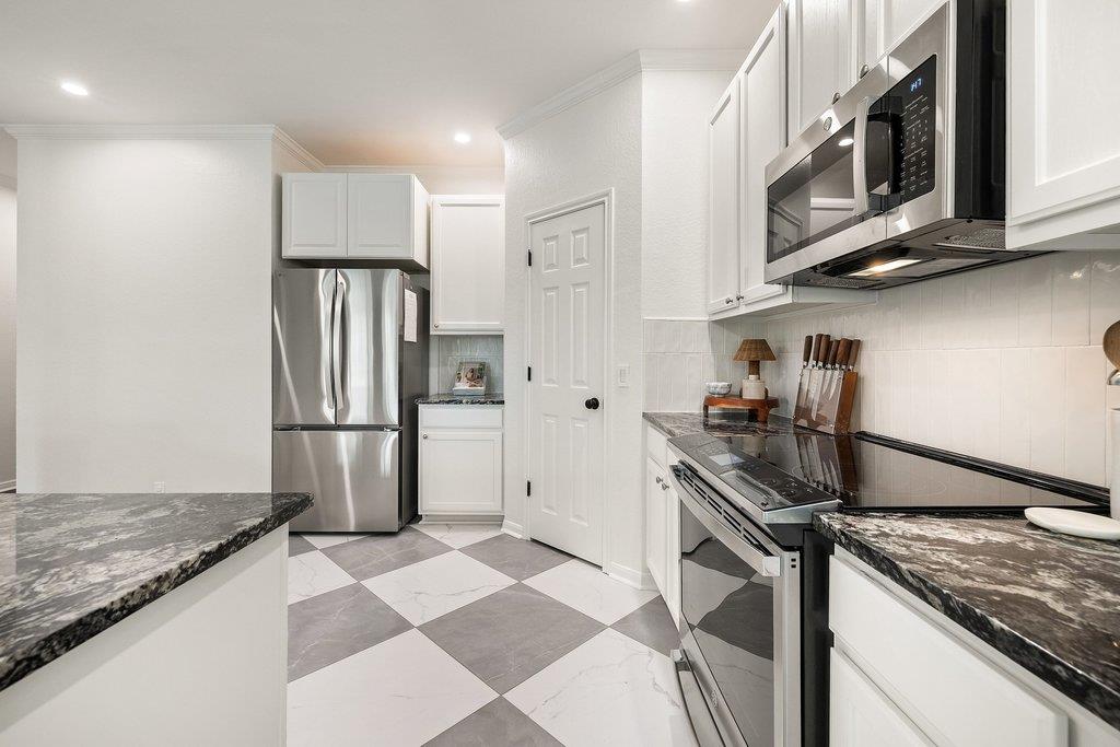 2720 Cascade Falls Dr, Austin, TX 78738