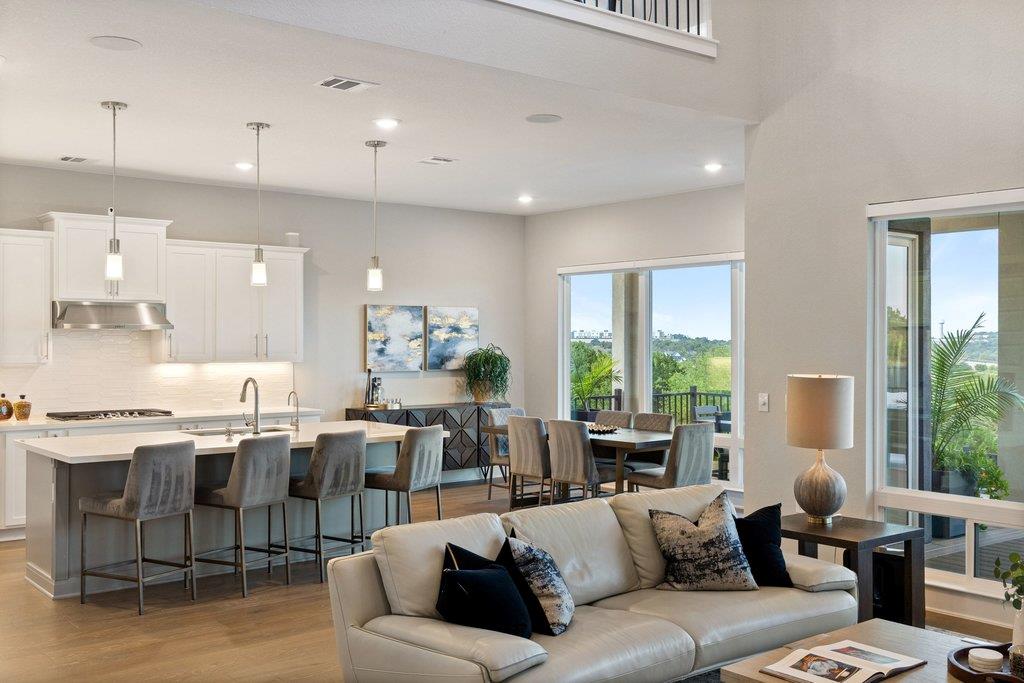 7337 Jument Dr, Austin, TX 78738