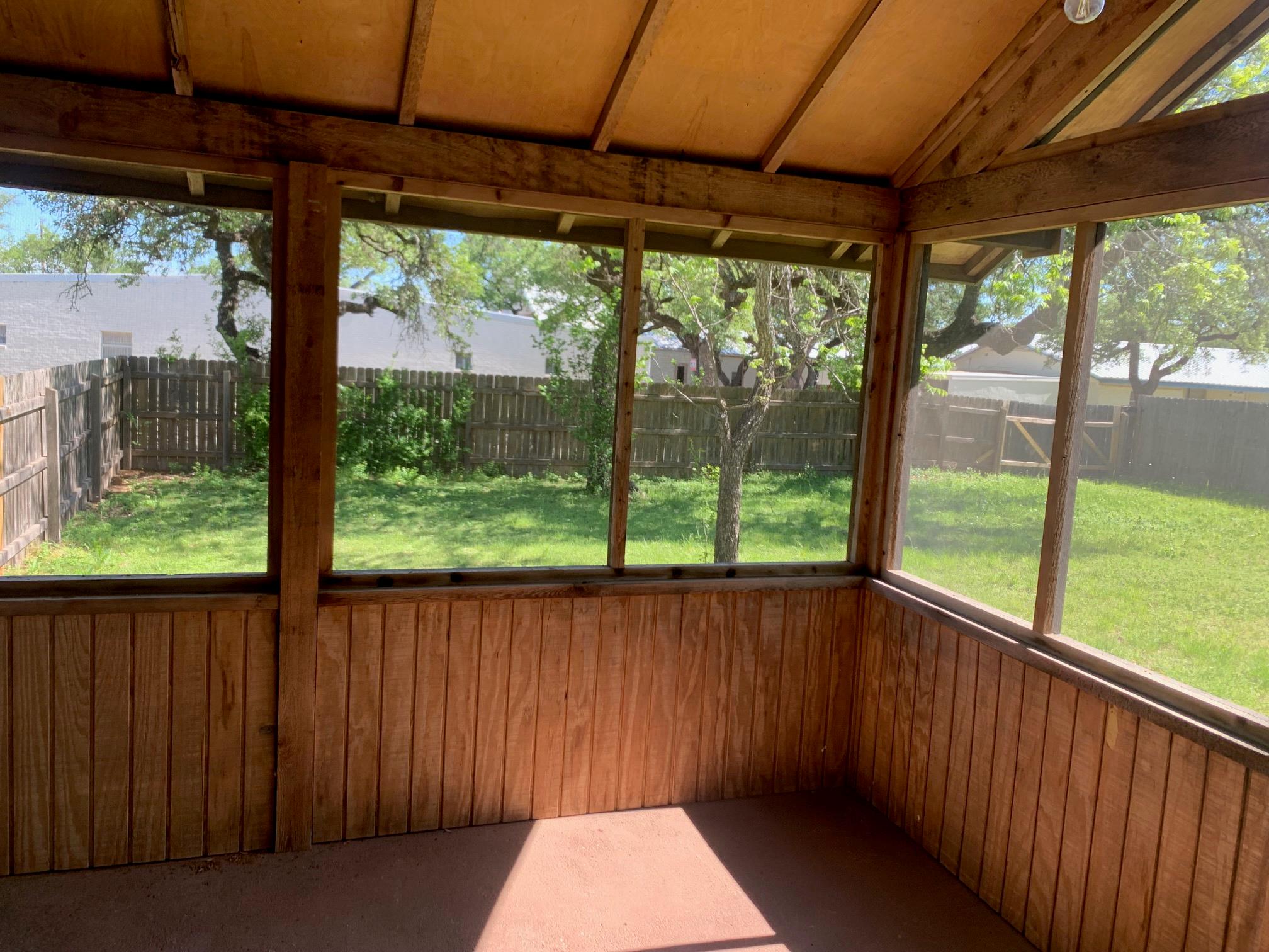 435 N West St, Bertram, TX 78605