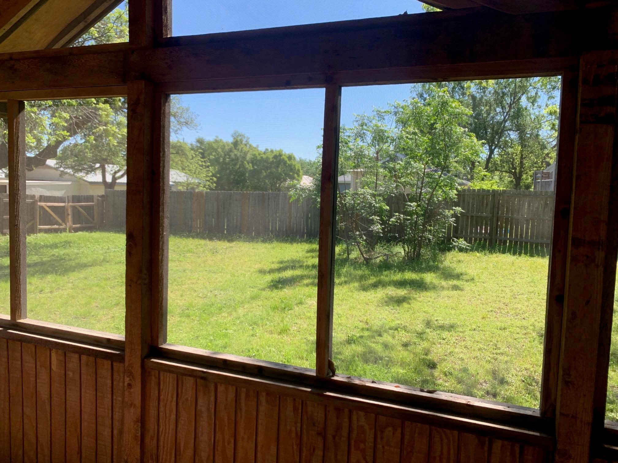 435 N West St, Bertram, TX 78605