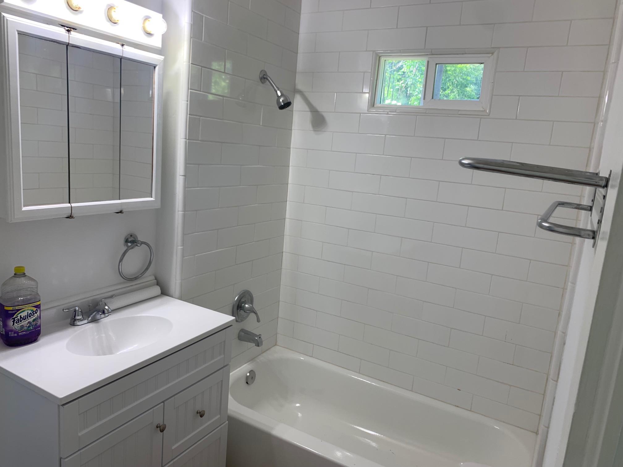 435 N West St, Bertram, TX 78605