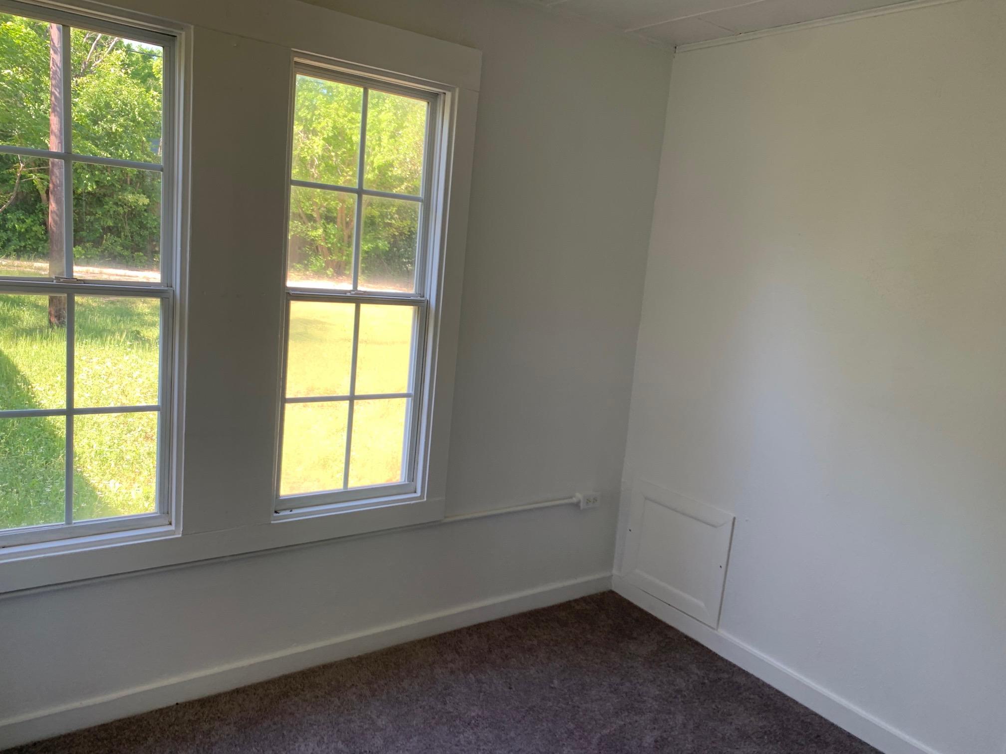 435 N West St, Bertram, TX 78605