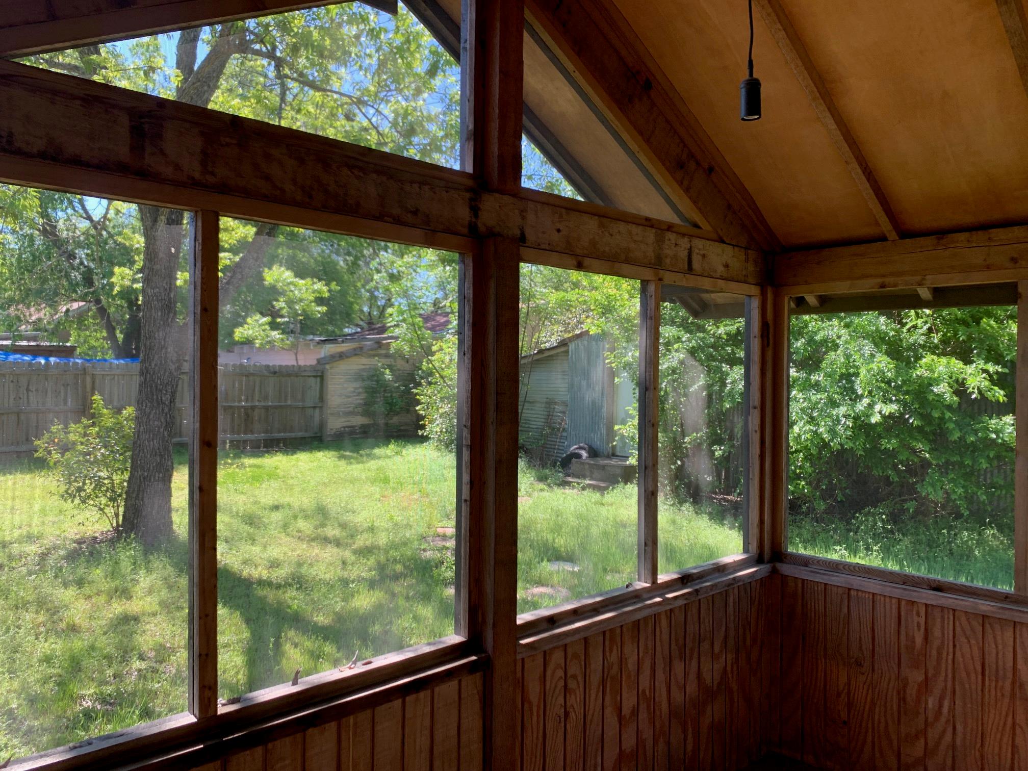 435 N West St, Bertram, TX 78605