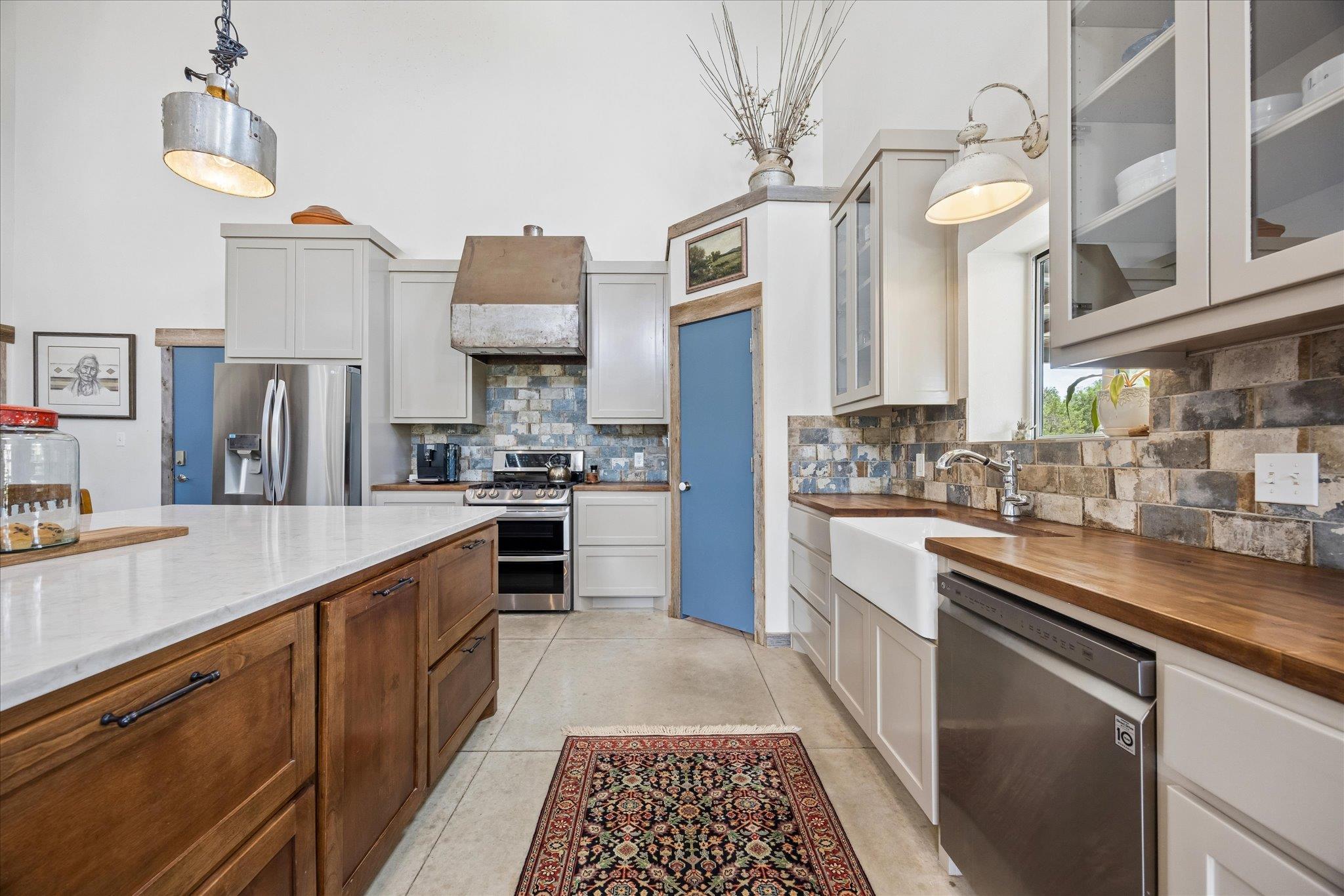 6411 W Fitzhugh Rd, Dripping Springs, TX 78620