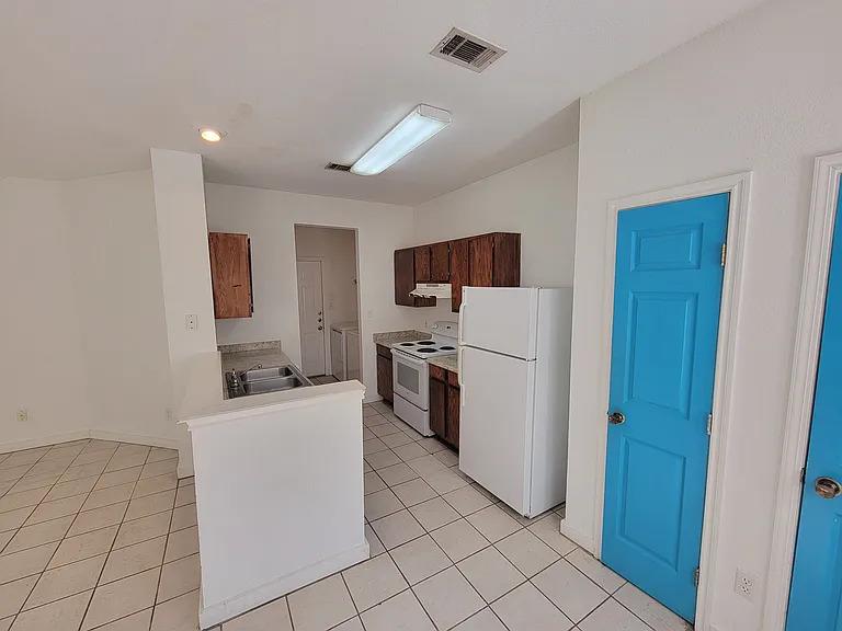 812 Sagewood Trl, San Marcos, TX 78666