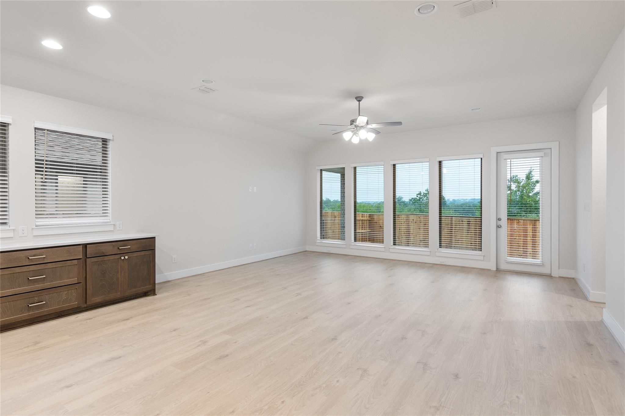 626 Bay Breeze Dr, Kyle, TX 78640