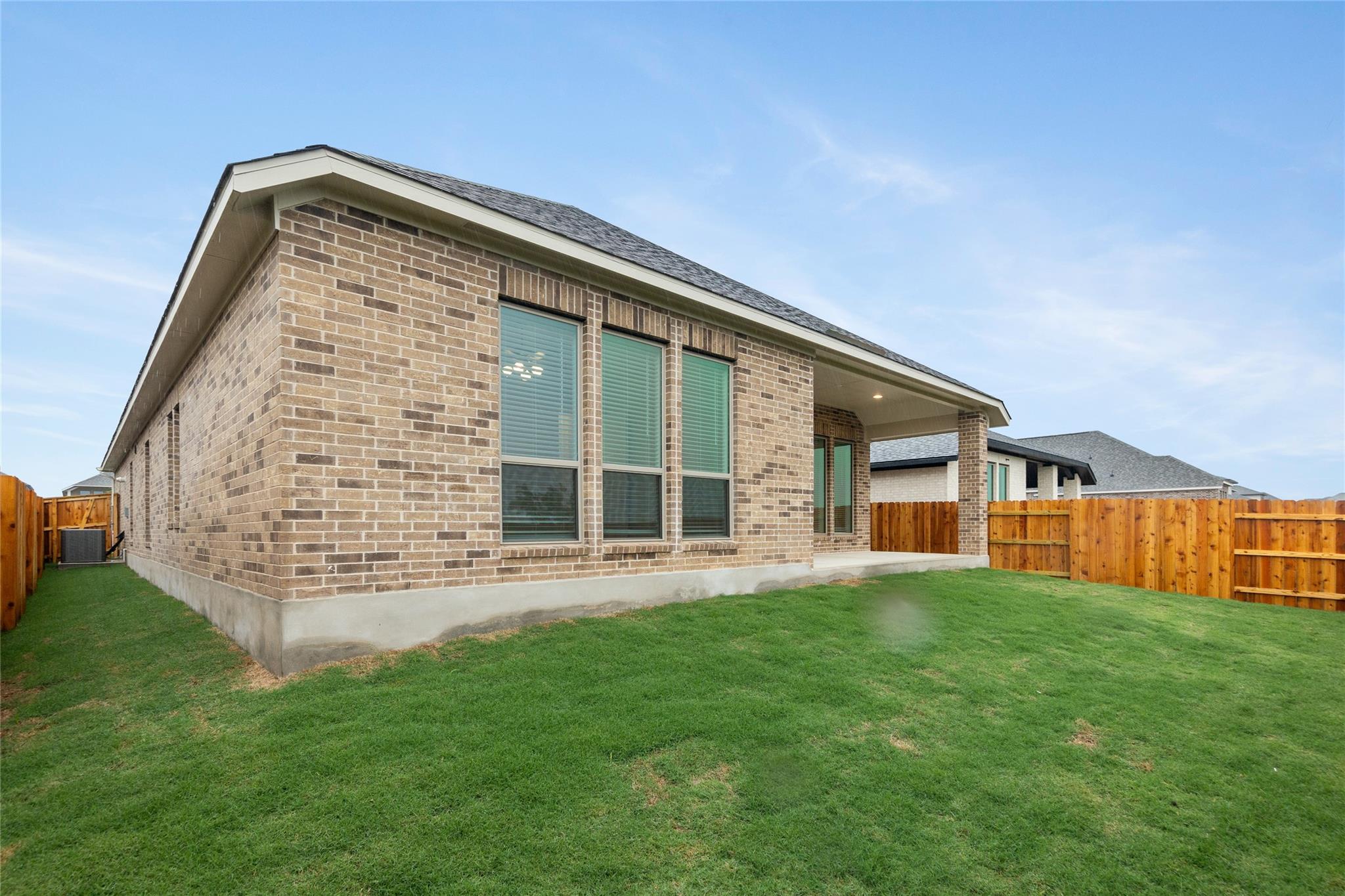 626 Bay Breeze Dr, Kyle, TX 78640