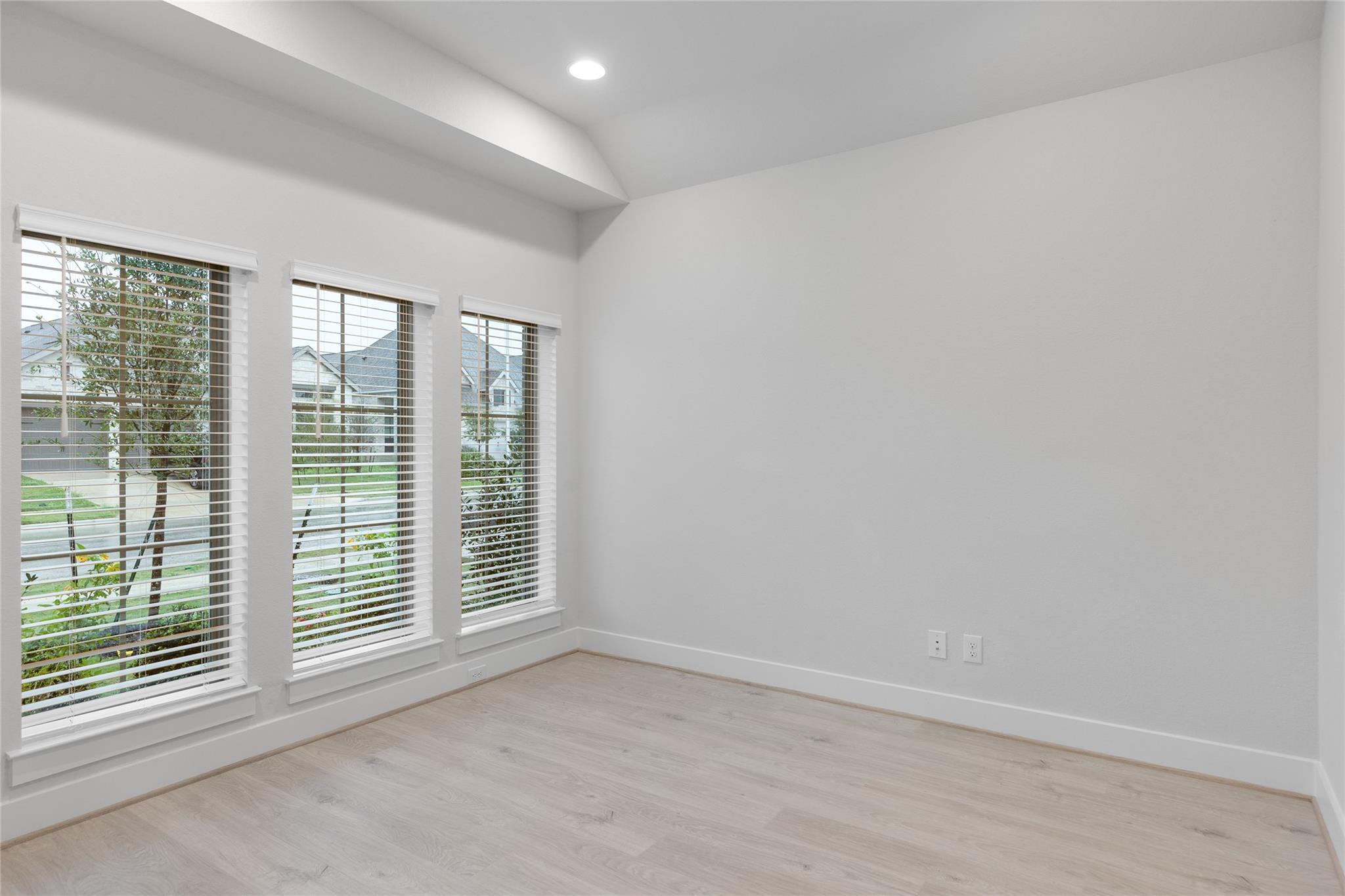 626 Bay Breeze Dr, Kyle, TX 78640