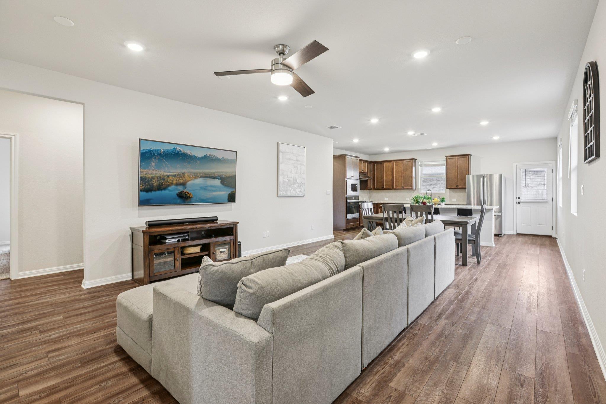 204 Swinging H Ln, Georgetown, TX 78633