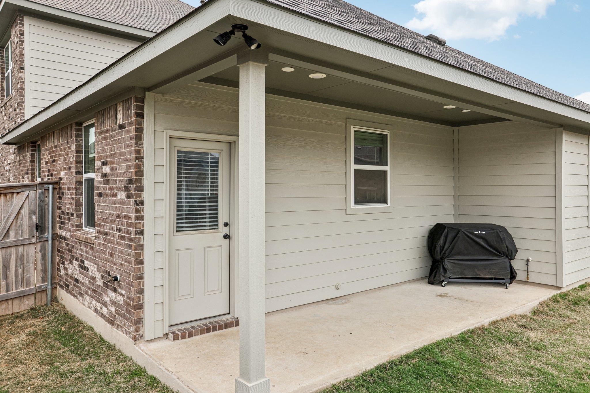 204 Swinging H Ln, Georgetown, TX 78633