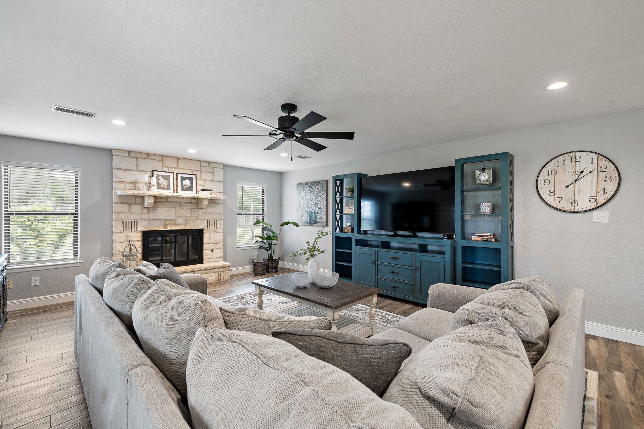 108 Independence Dr, Liberty Hill, TX 78642