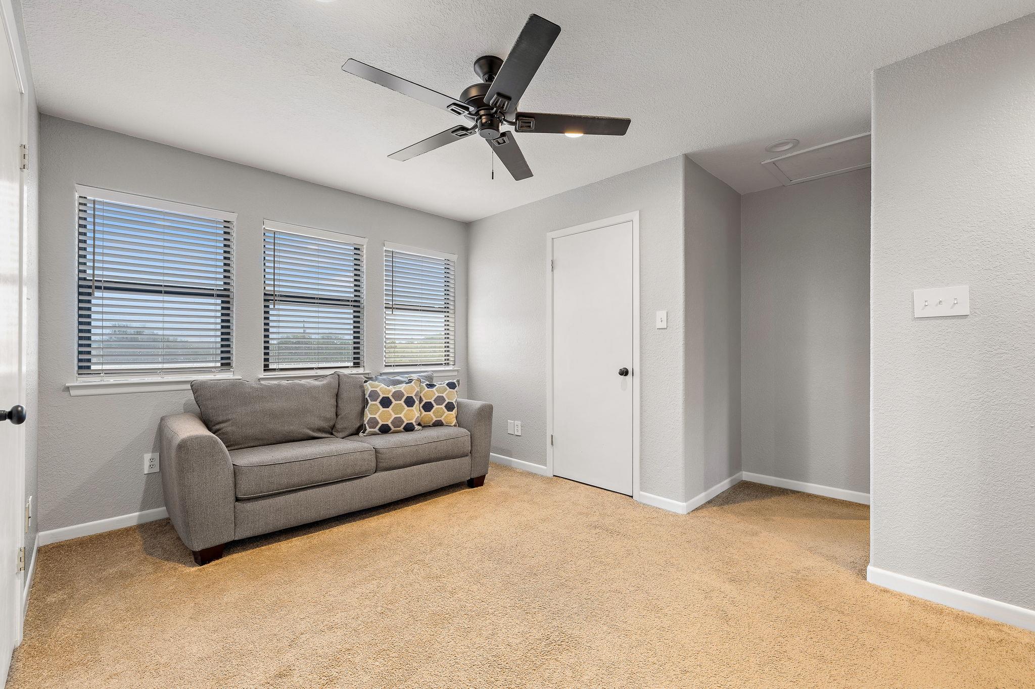 108 Independence Dr, Liberty Hill, TX 78642