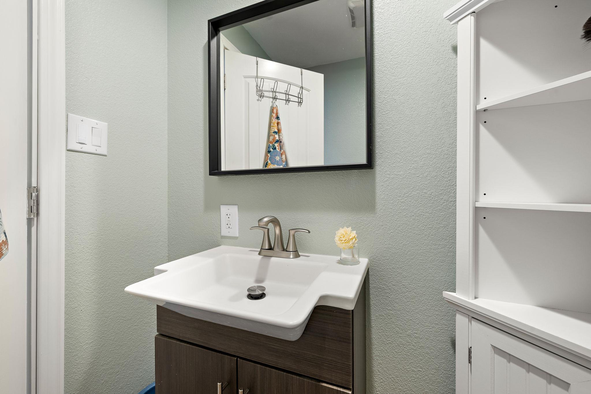 108 Independence Dr, Liberty Hill, TX 78642