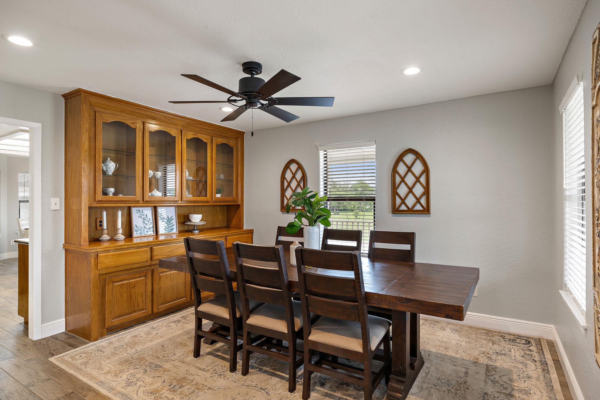 108 Independence Dr, Liberty Hill, TX 78642