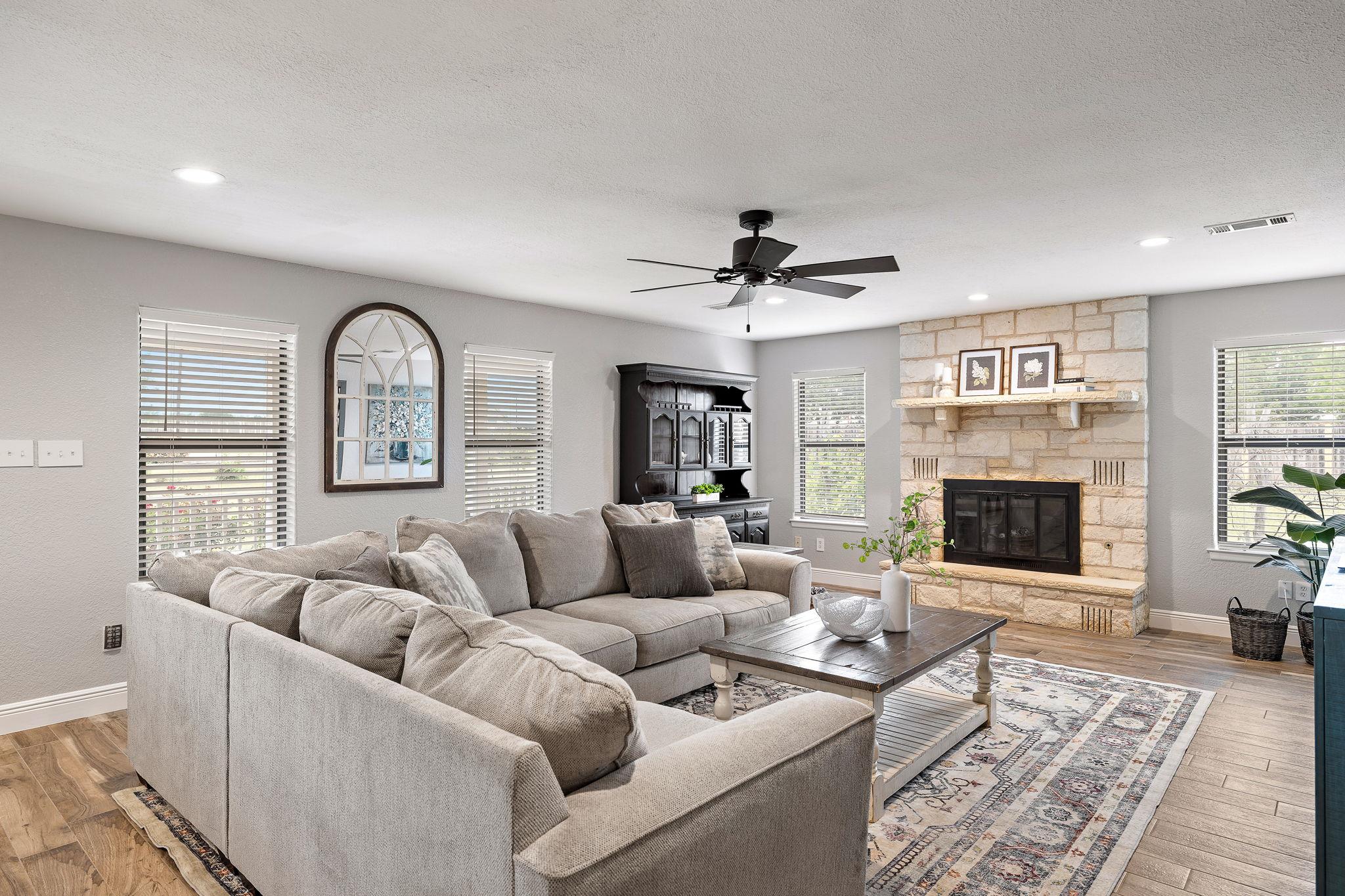 108 Independence Dr, Liberty Hill, TX 78642