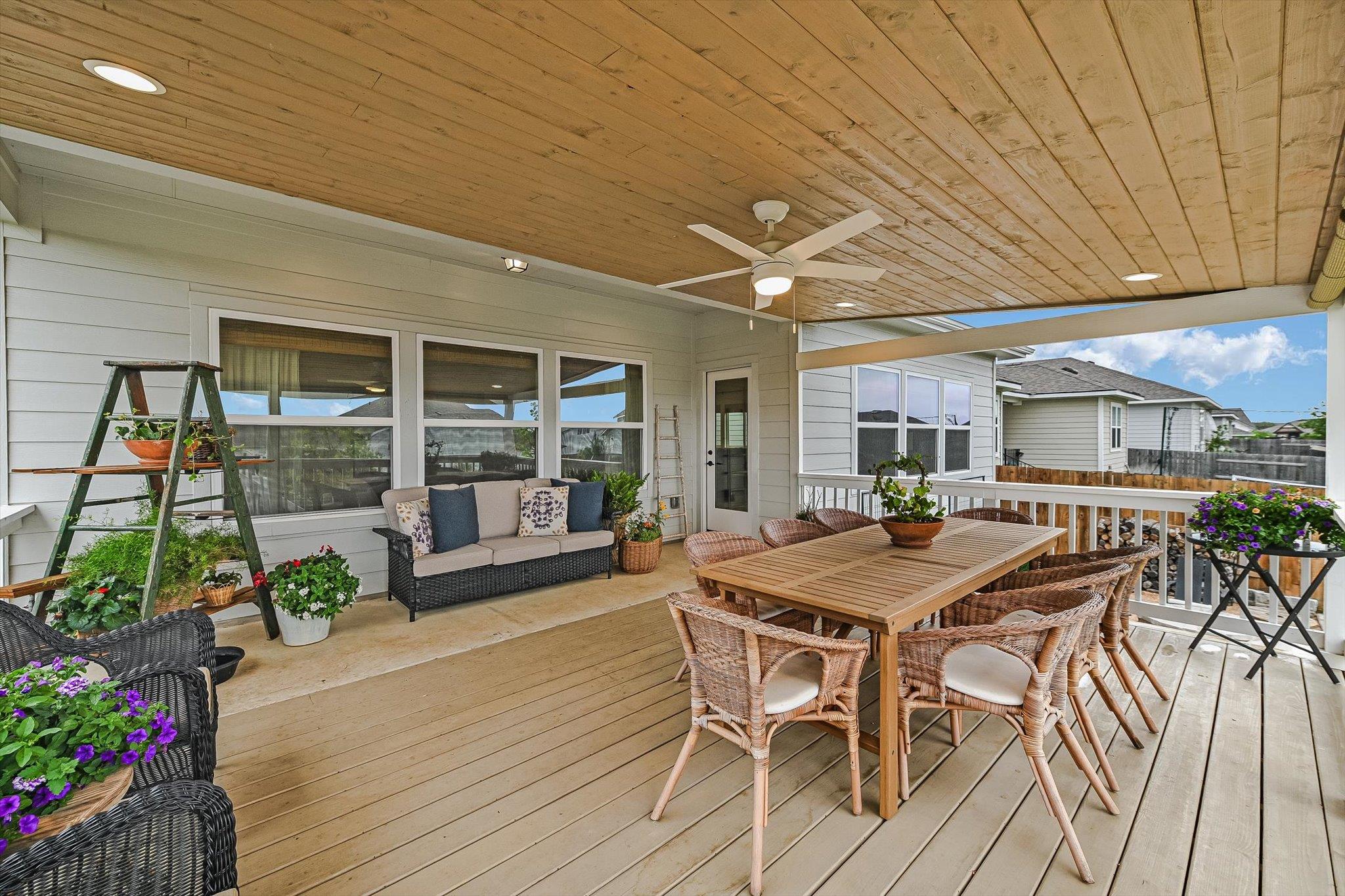 125 Broken Oak Dr, Liberty Hill, TX 78642