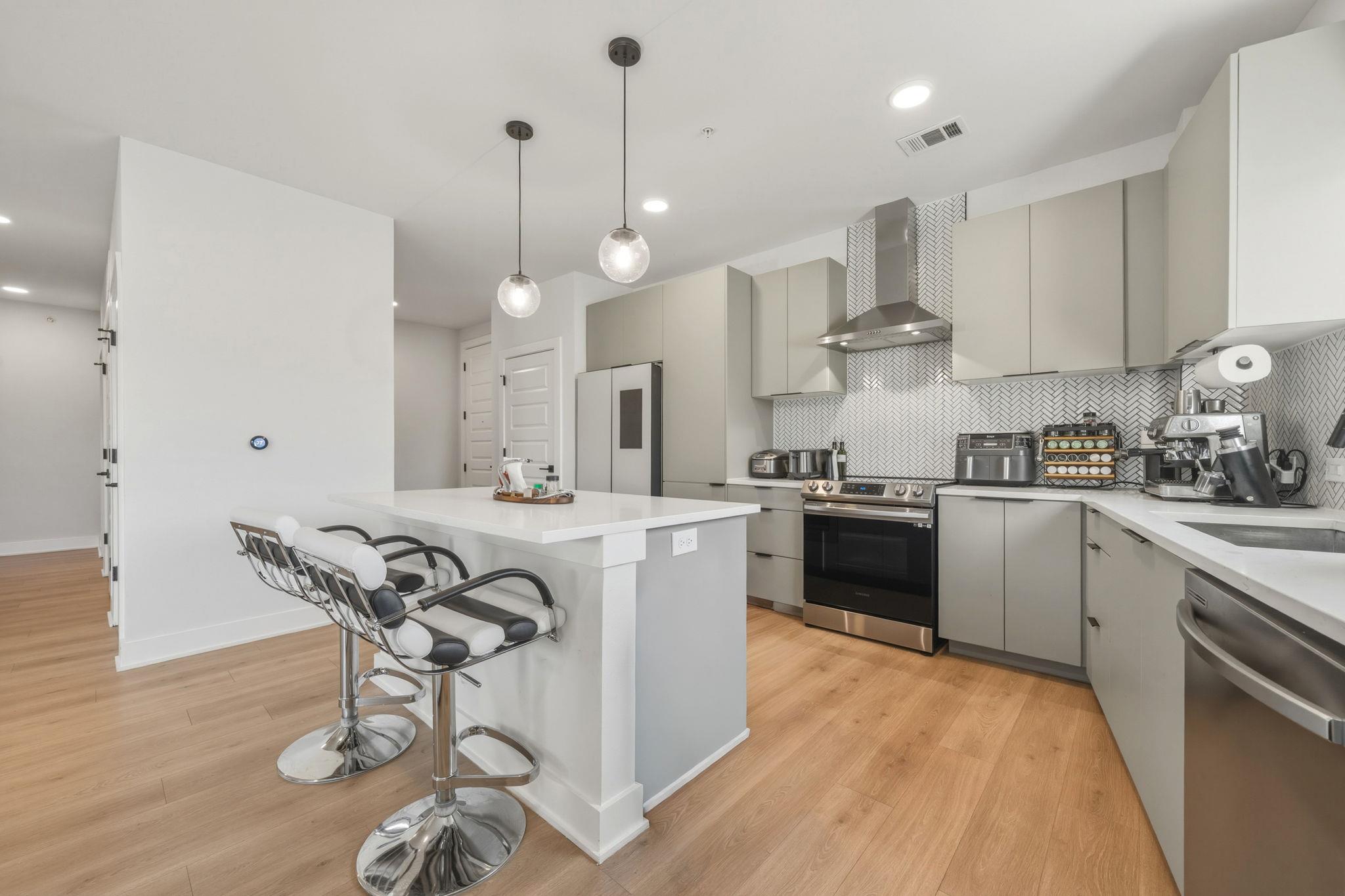 2500 Longview St # 300, Austin, TX 78705