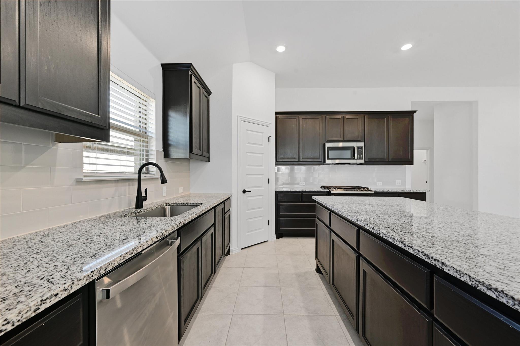 160 Fawn River Run, Kyle, TX 78640