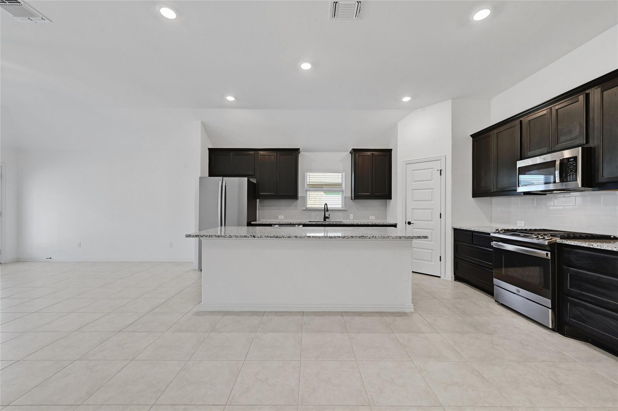 160 Fawn River Run, Kyle, TX 78640