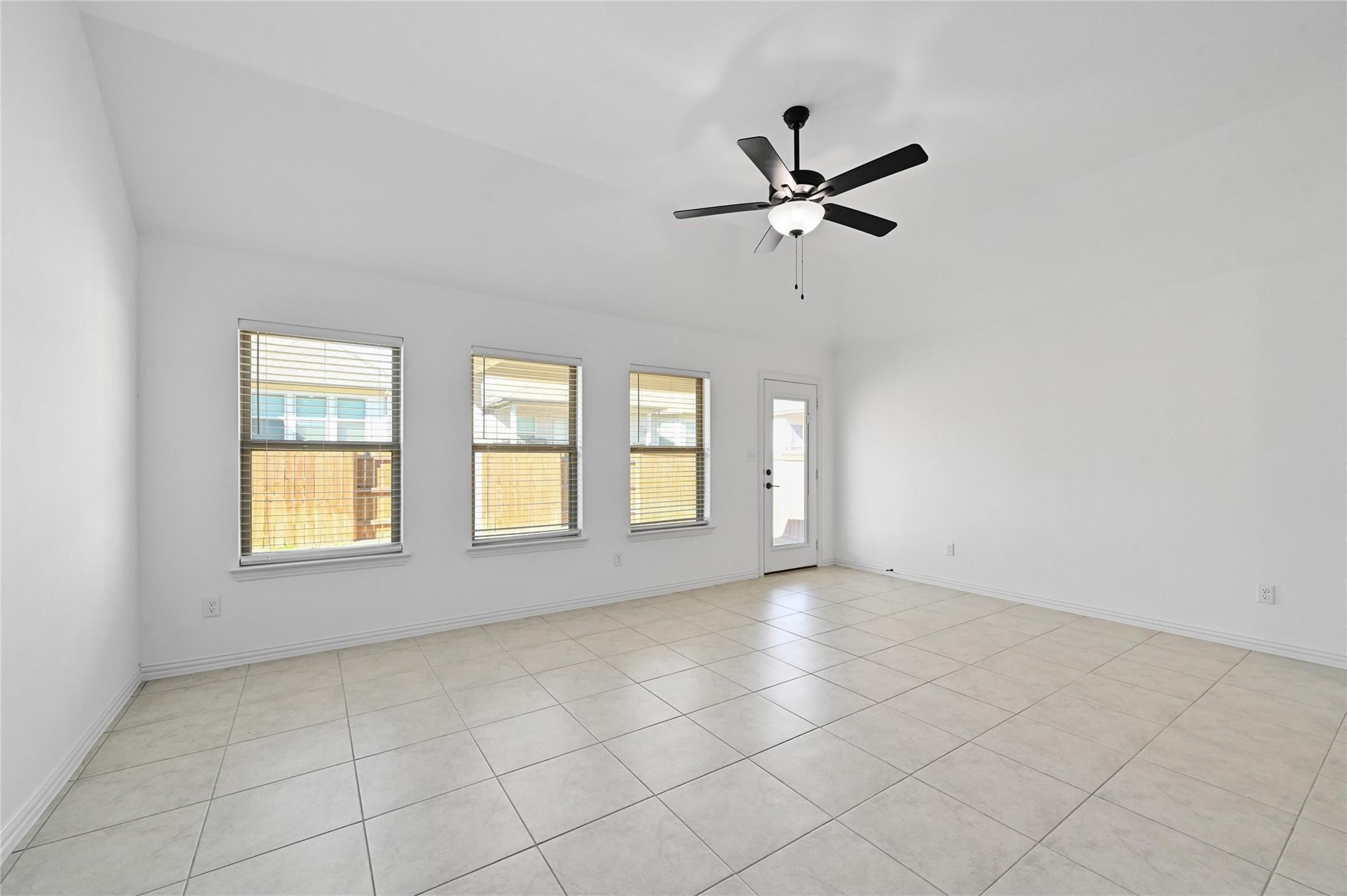 160 Fawn River Run, Kyle, TX 78640