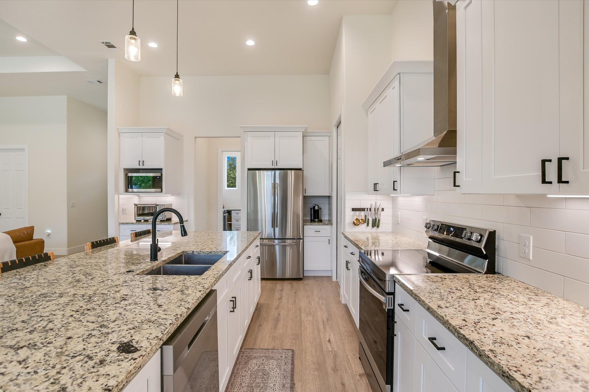 3704 Alamo Cv, Lago Vista, TX 78645