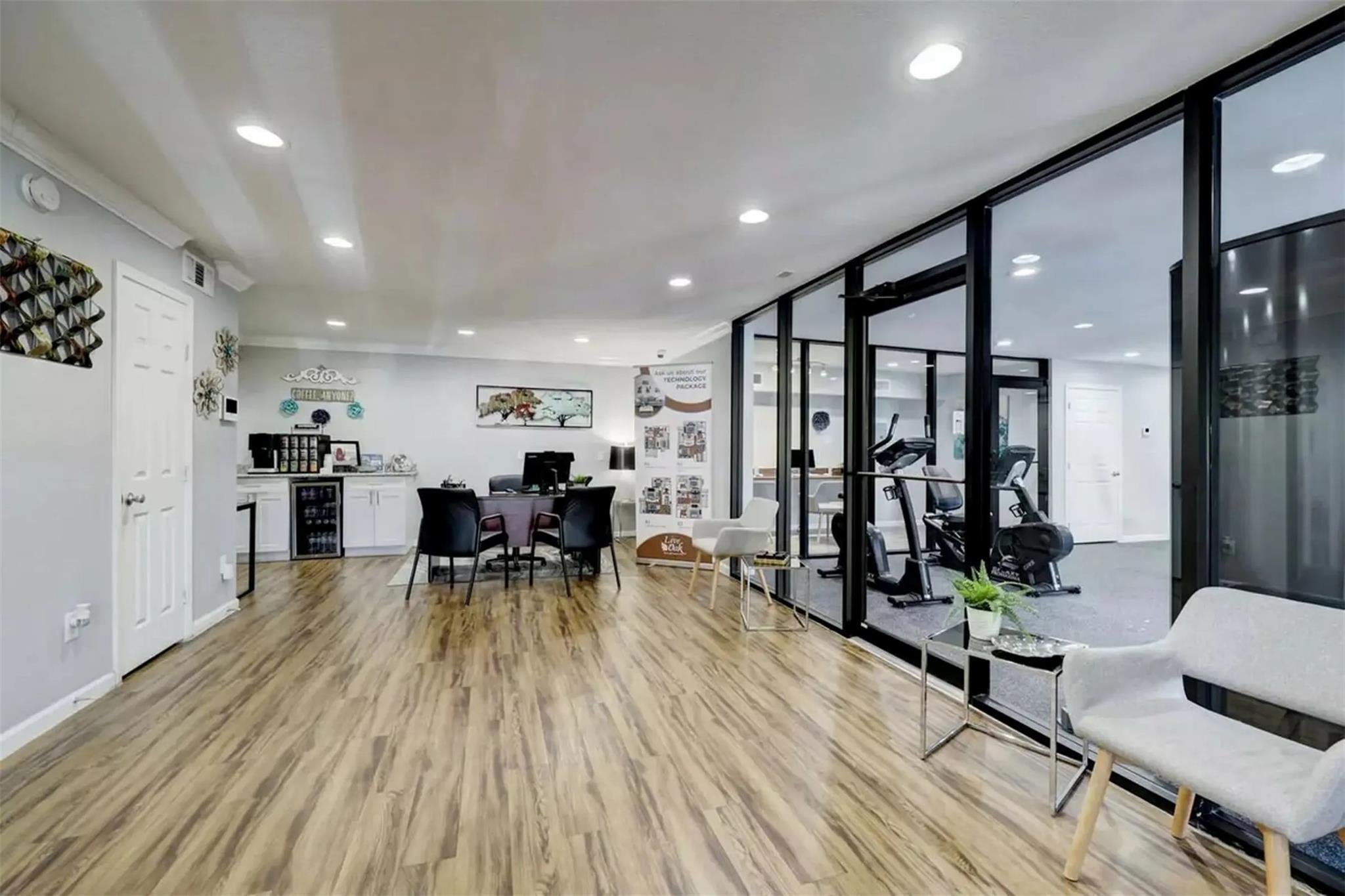 851 Threadneedle St # 215, Houston, TX 77079