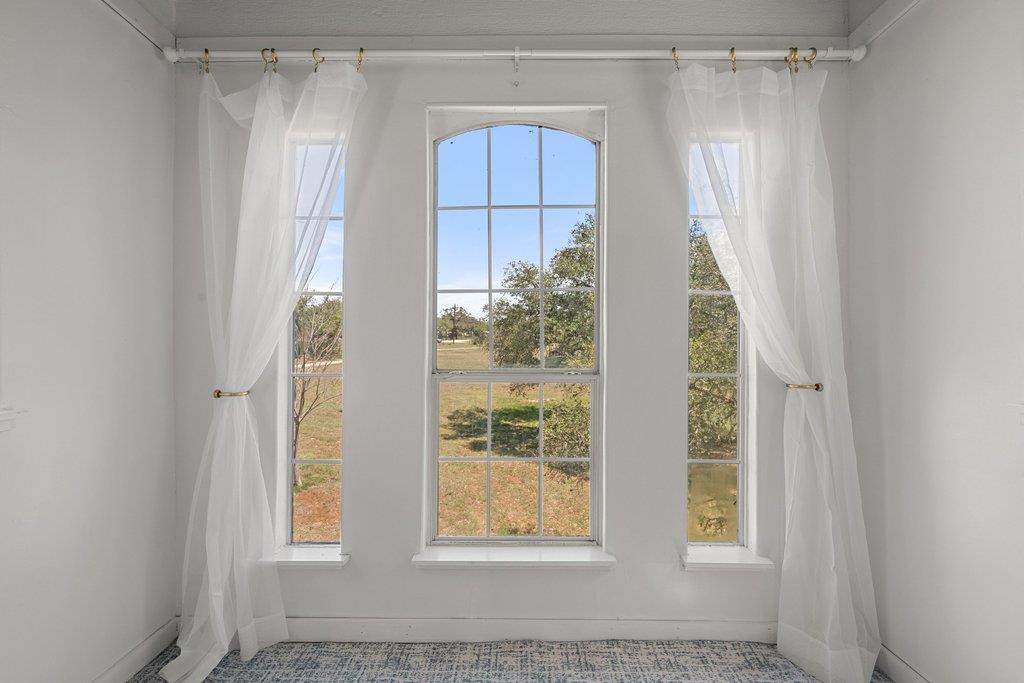 8139 Ozark Dr, San Marcos, TX 78666