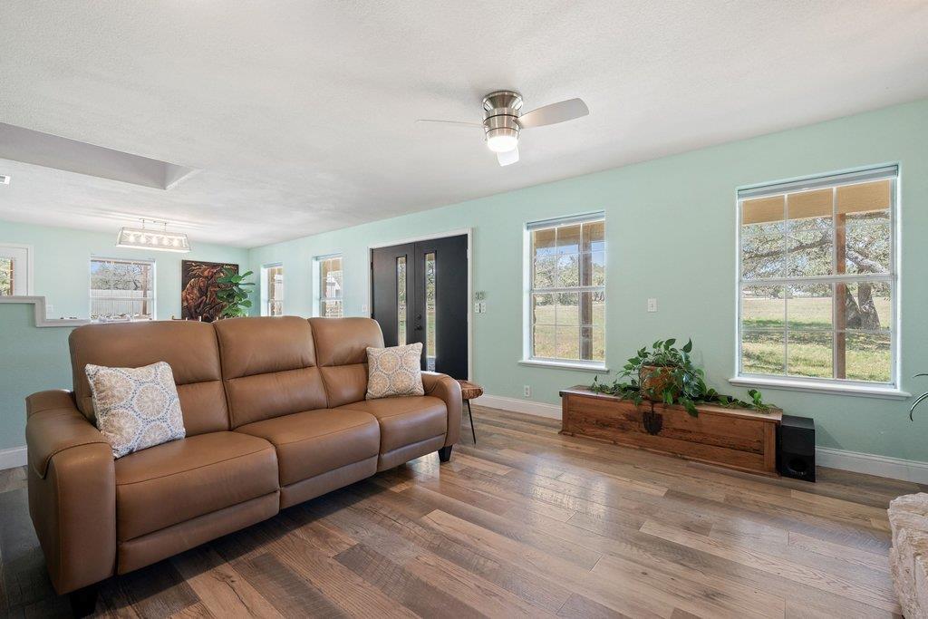 8139 Ozark Dr, San Marcos, TX 78666