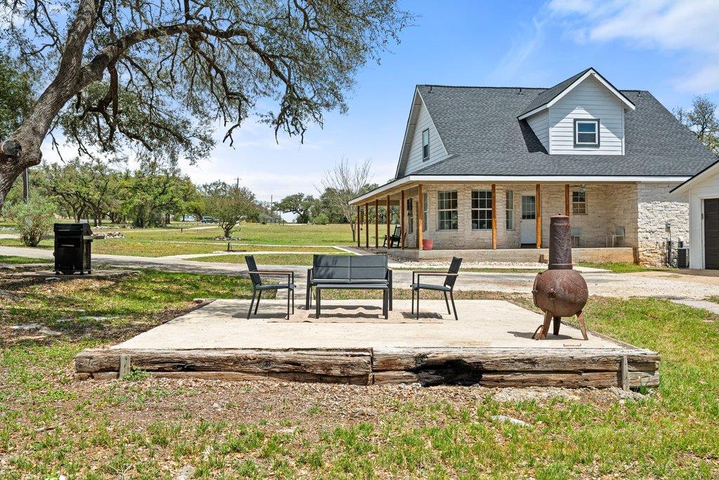 8139 Ozark Dr, San Marcos, TX 78666