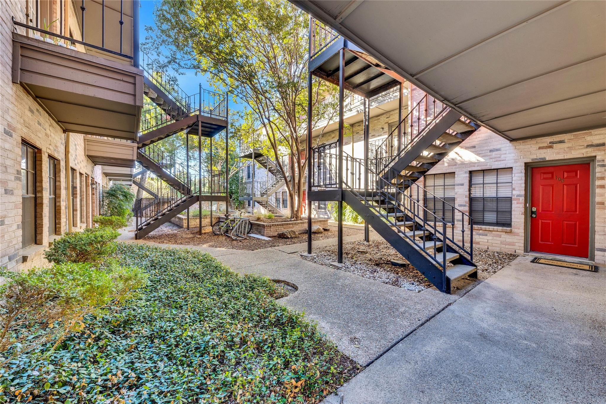 2216 San Gabriel St # 204, Austin, TX 78705