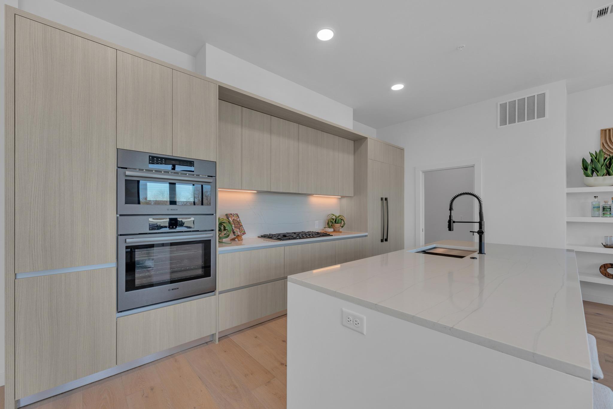 2209 S 1st St # 403, Austin, TX 78704