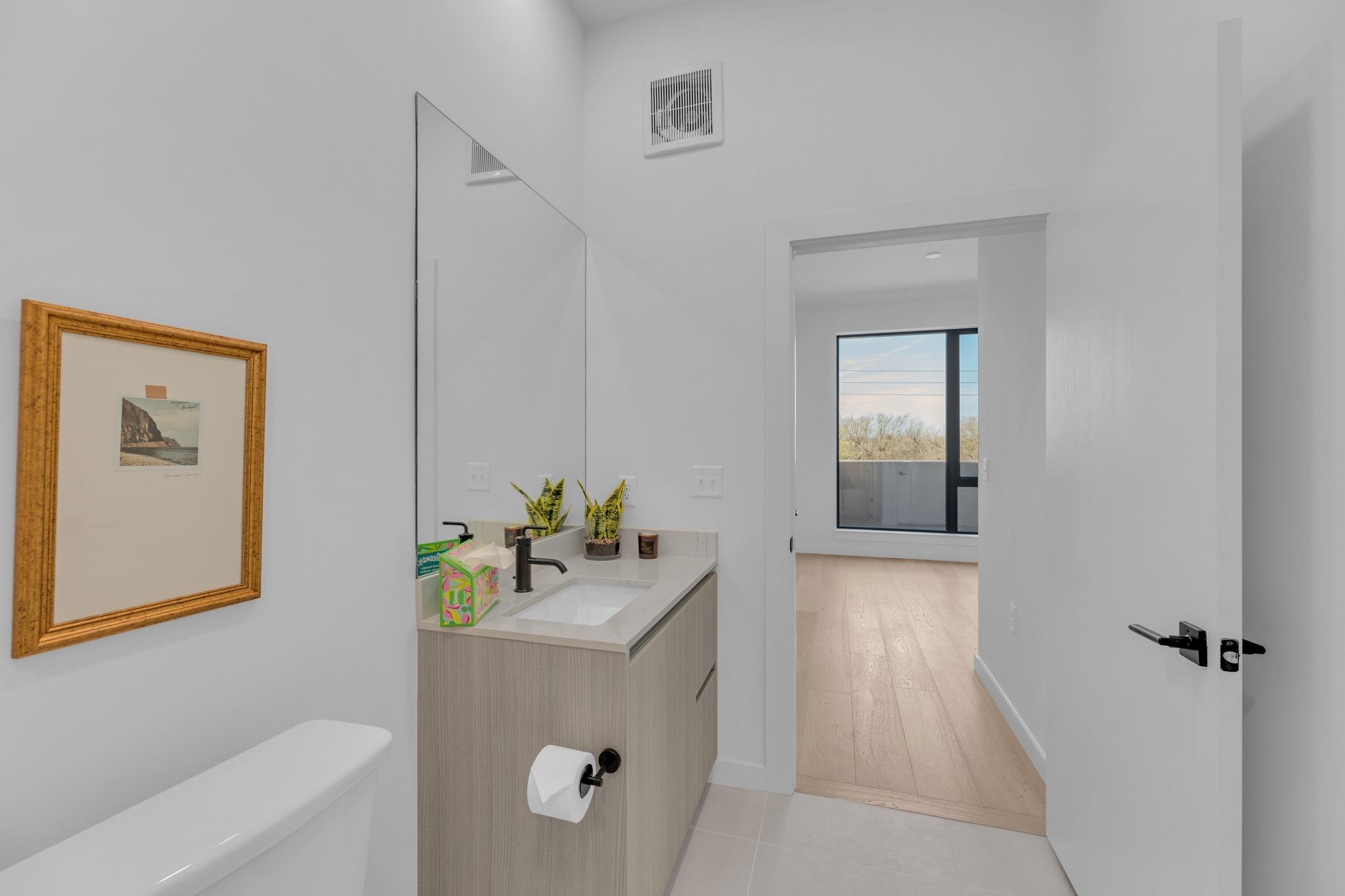 2209 S 1st St # 403, Austin, TX 78704