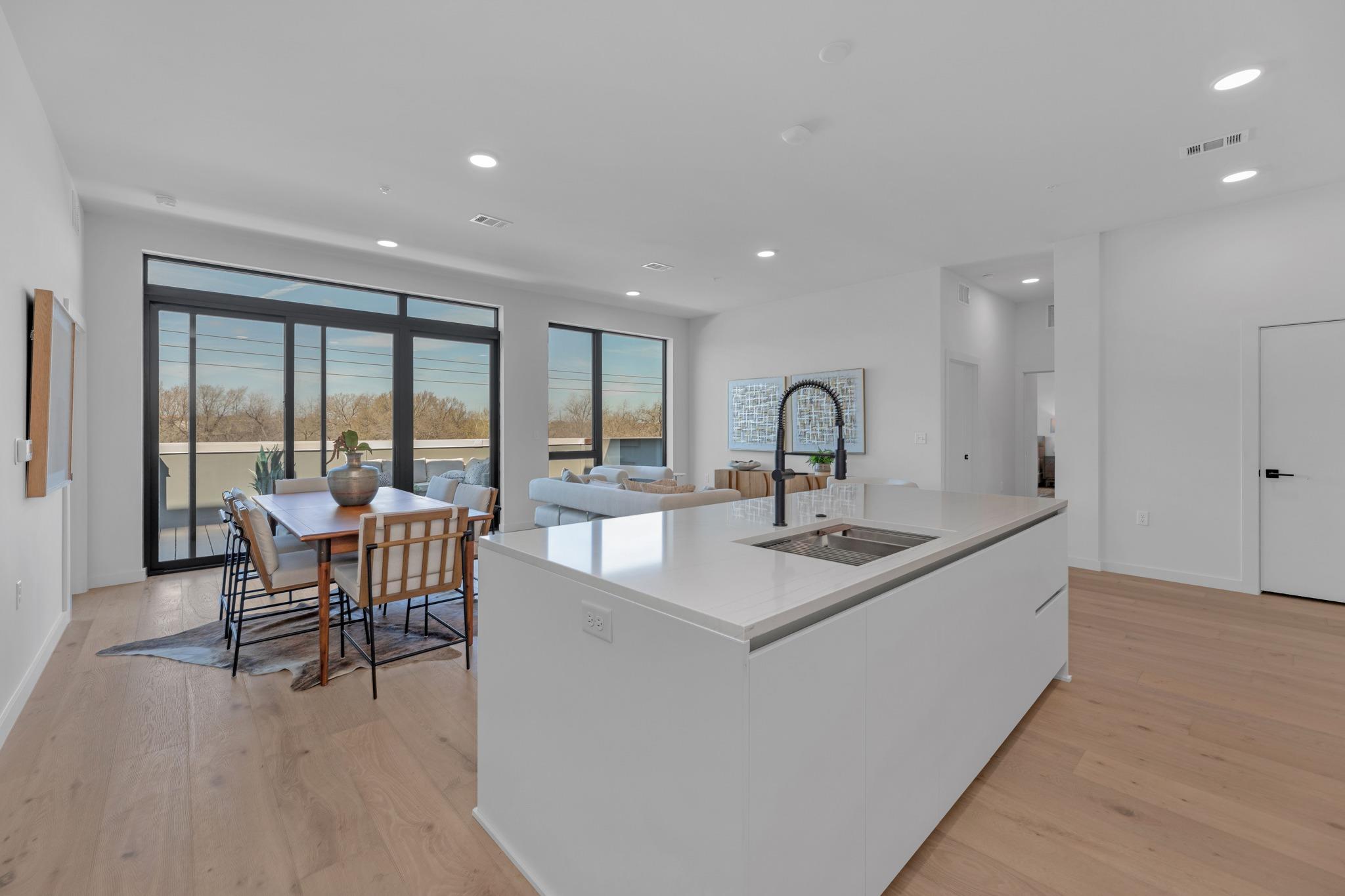 2209 S 1st St # 403, Austin, TX 78704