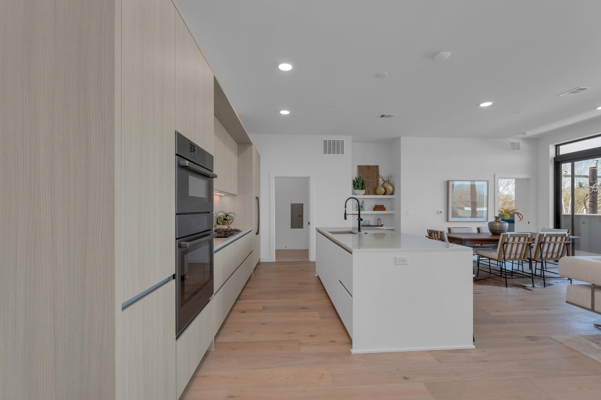 2209 S 1st St # 403, Austin, TX 78704