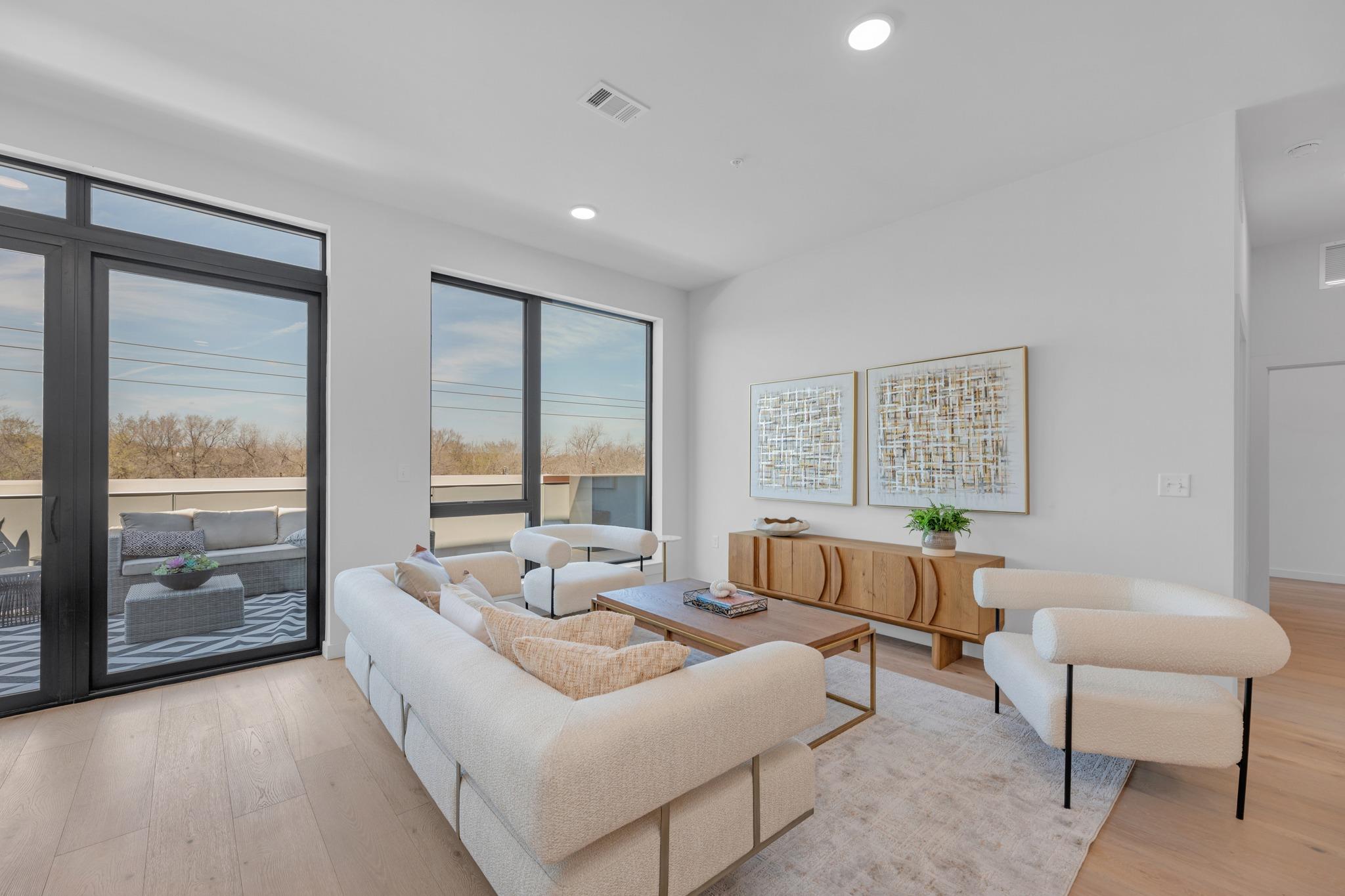 2209 S 1st St # 403, Austin, TX 78704