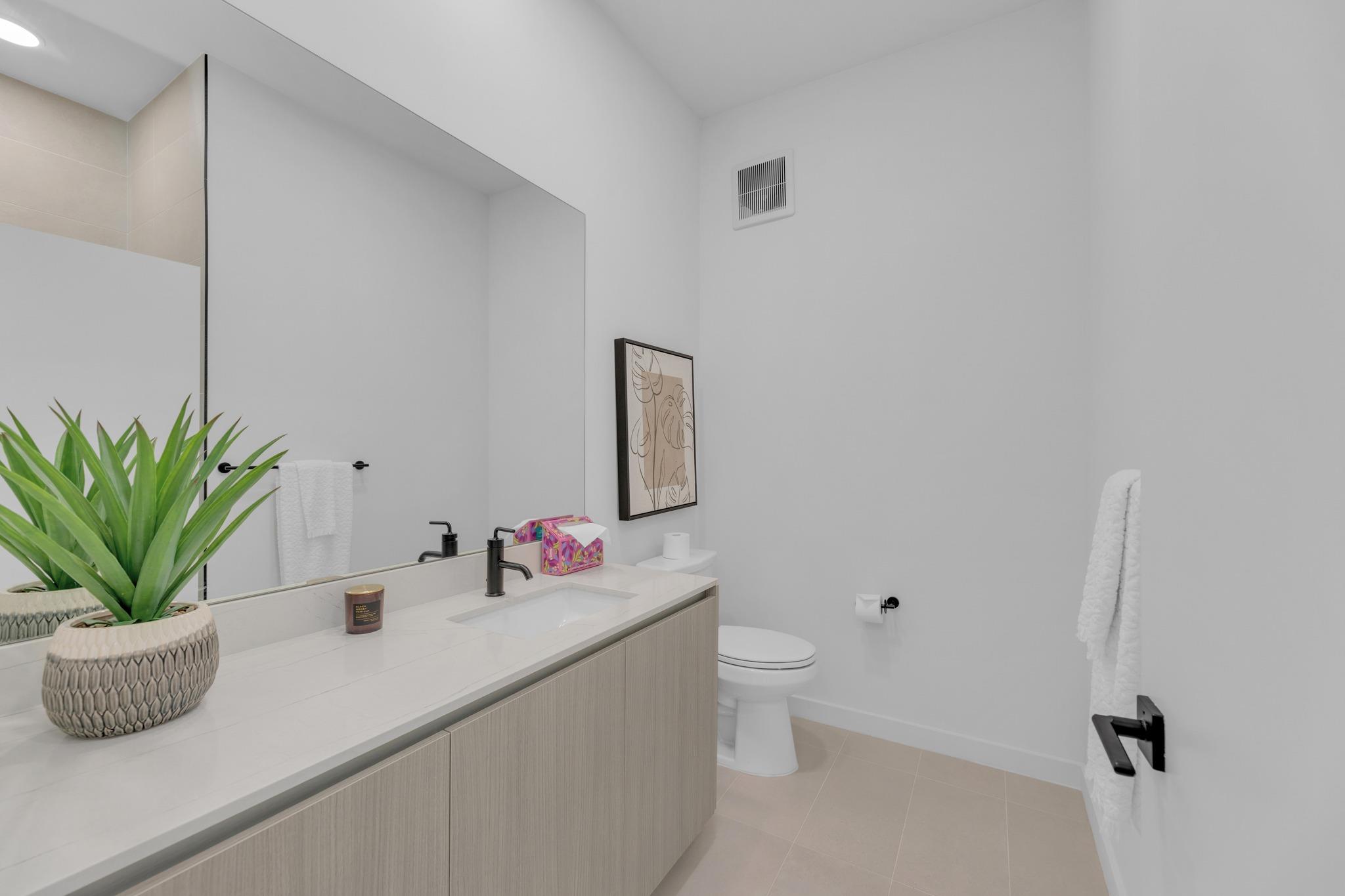 2209 S 1st St # 403, Austin, TX 78704